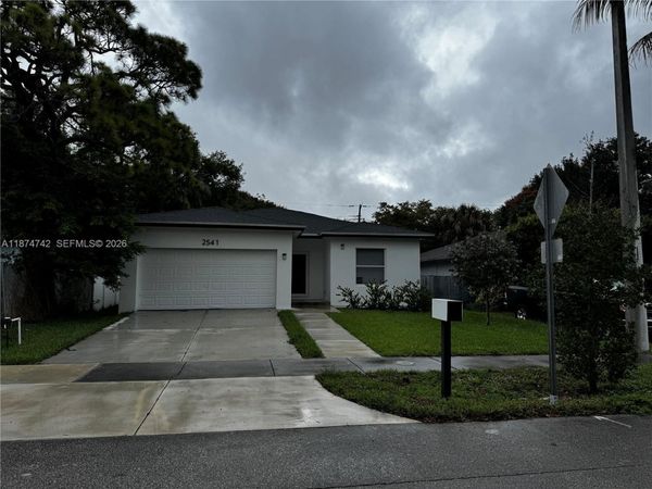 2541 NW 9th St, Fort Lauderdale, FL 33311