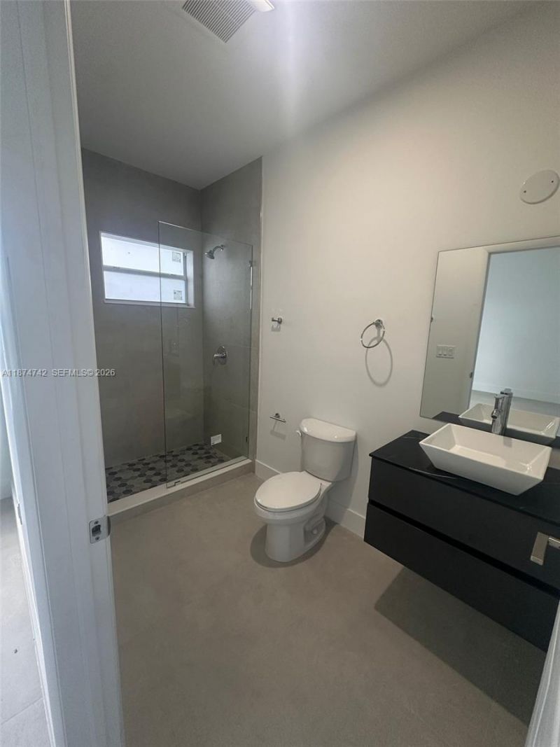 2541 NW 9th St, Fort Lauderdale, FL 33311 Photo