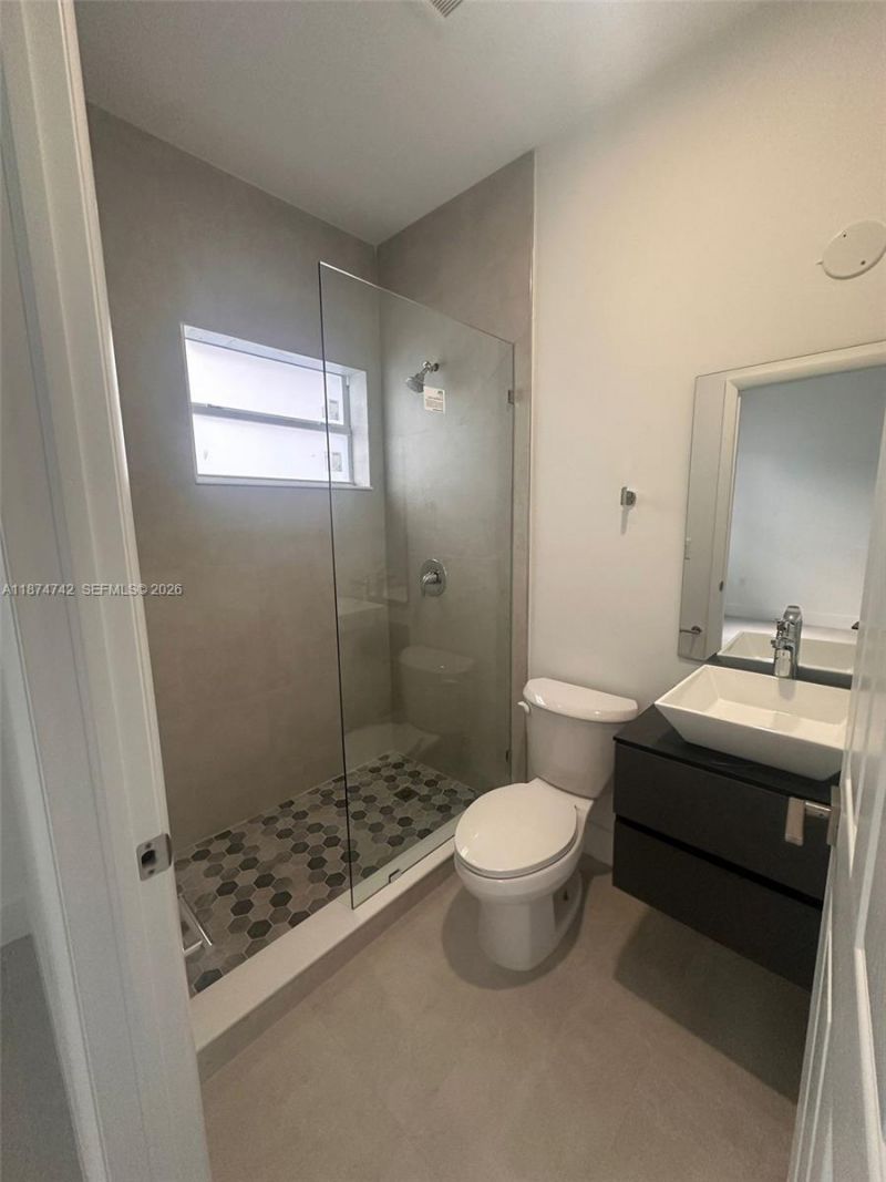 2541 NW 9th St, Fort Lauderdale, FL 33311 Photo