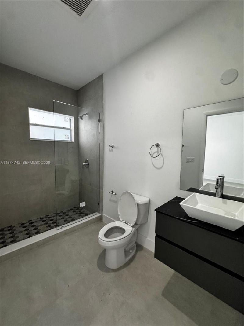 2541 NW 9th St, Fort Lauderdale, FL 33311 Photo