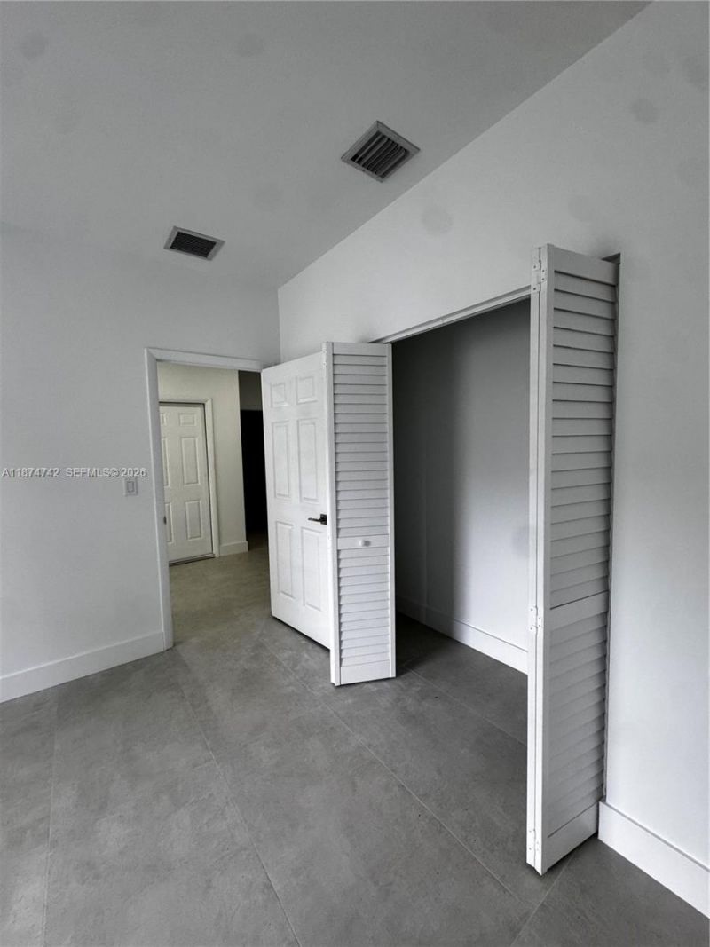 2541 NW 9th St, Fort Lauderdale, FL 33311 Photo