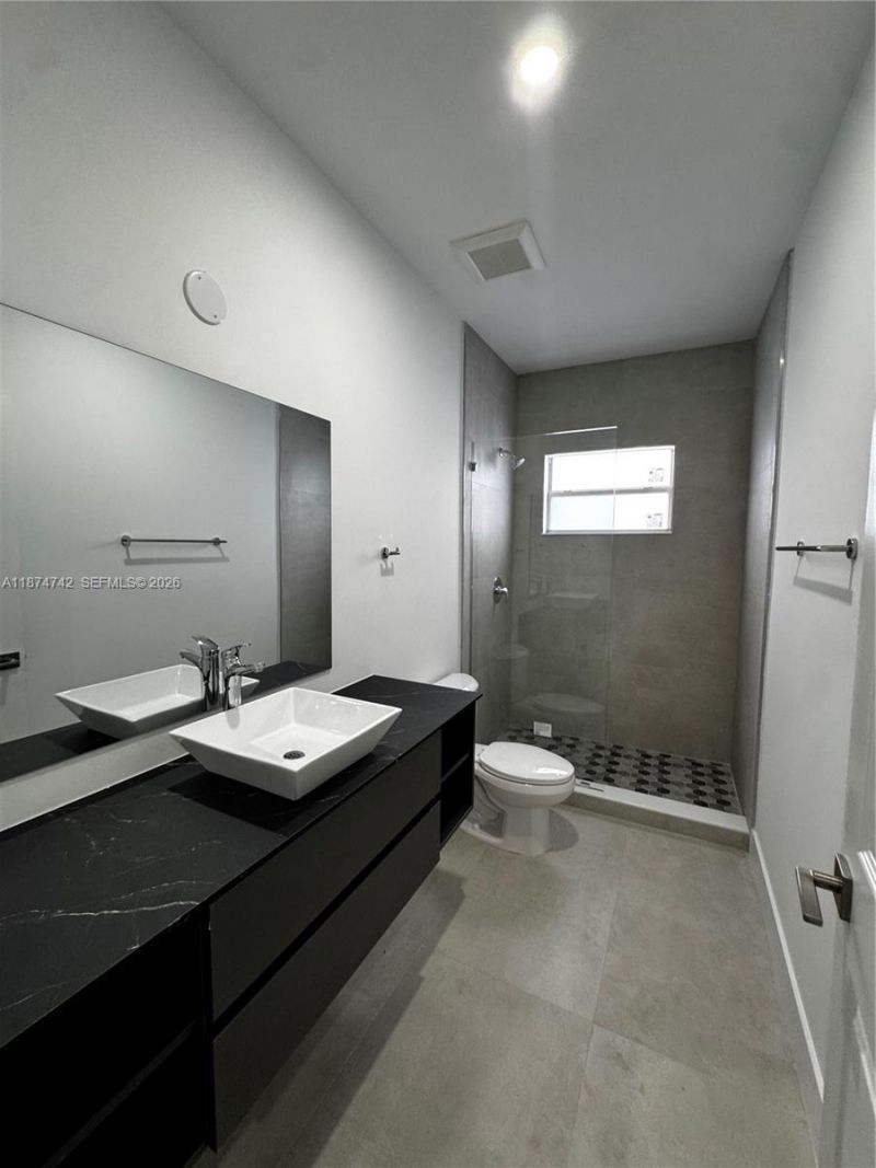 2541 NW 9th St, Fort Lauderdale, FL 33311 Photo