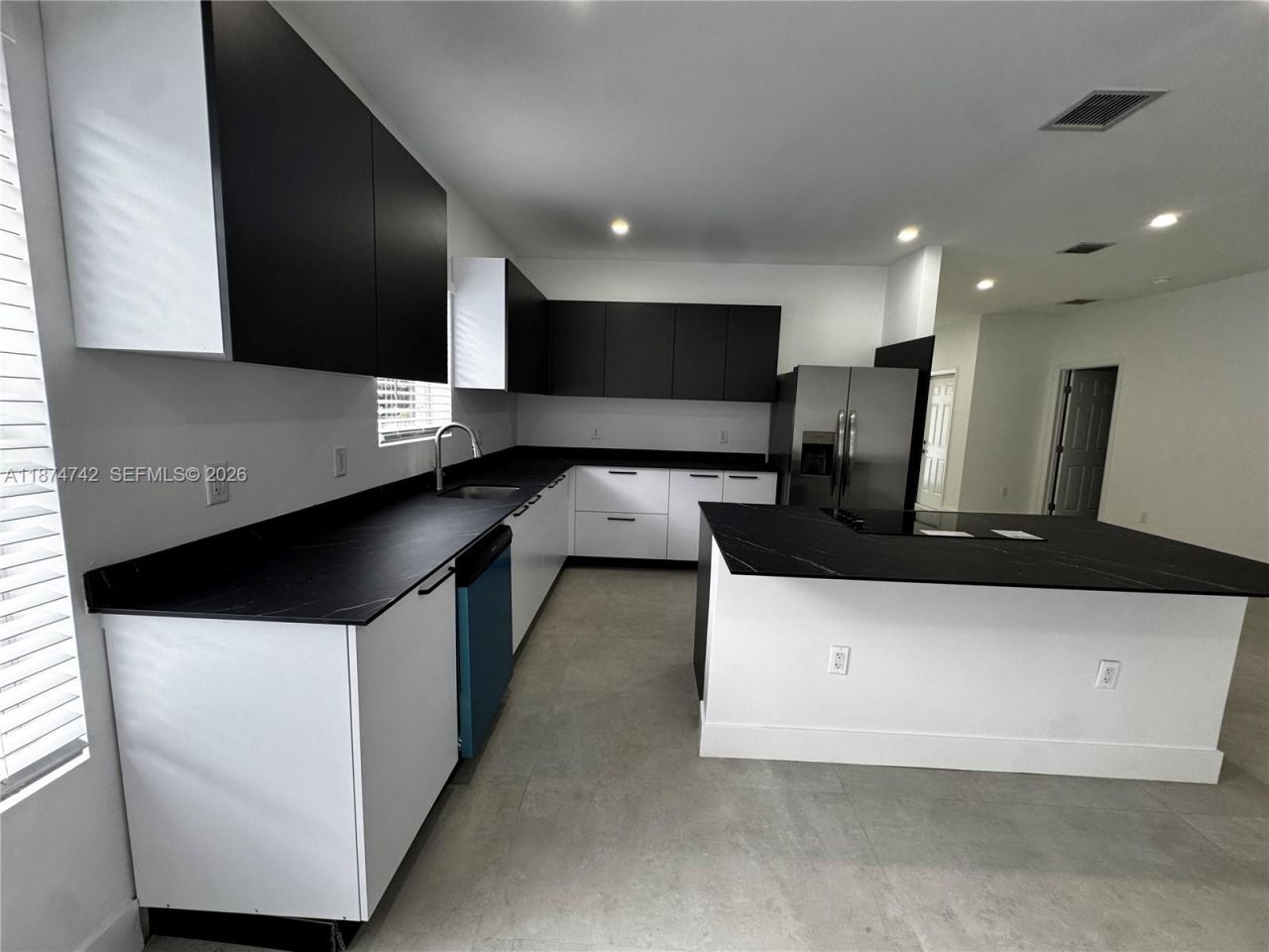 2541 NW 9th St, Fort Lauderdale, FL 33311 Photo