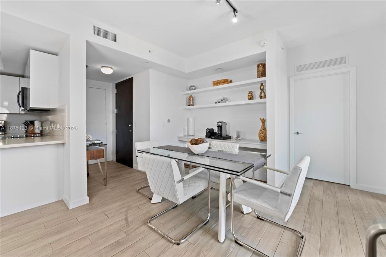 999 SW 1st Ave, Unit 3304, Miami, FL 33130 Photo