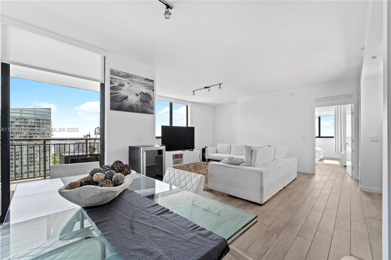 999 SW 1st Ave, Unit 3304, Miami, FL 33130 Photo