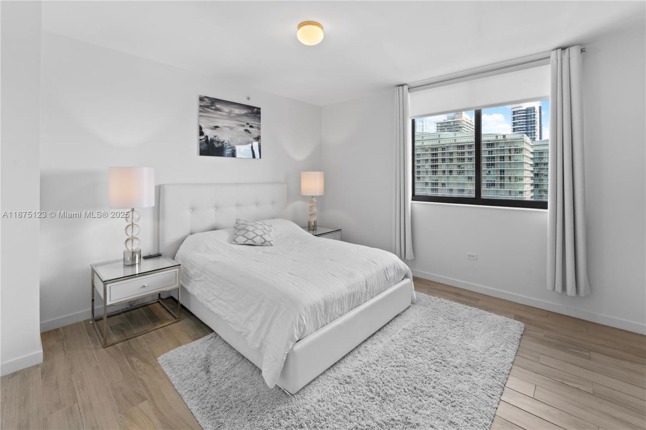 999 SW 1st Ave, Unit 3304, Miami, FL 33130 Photo