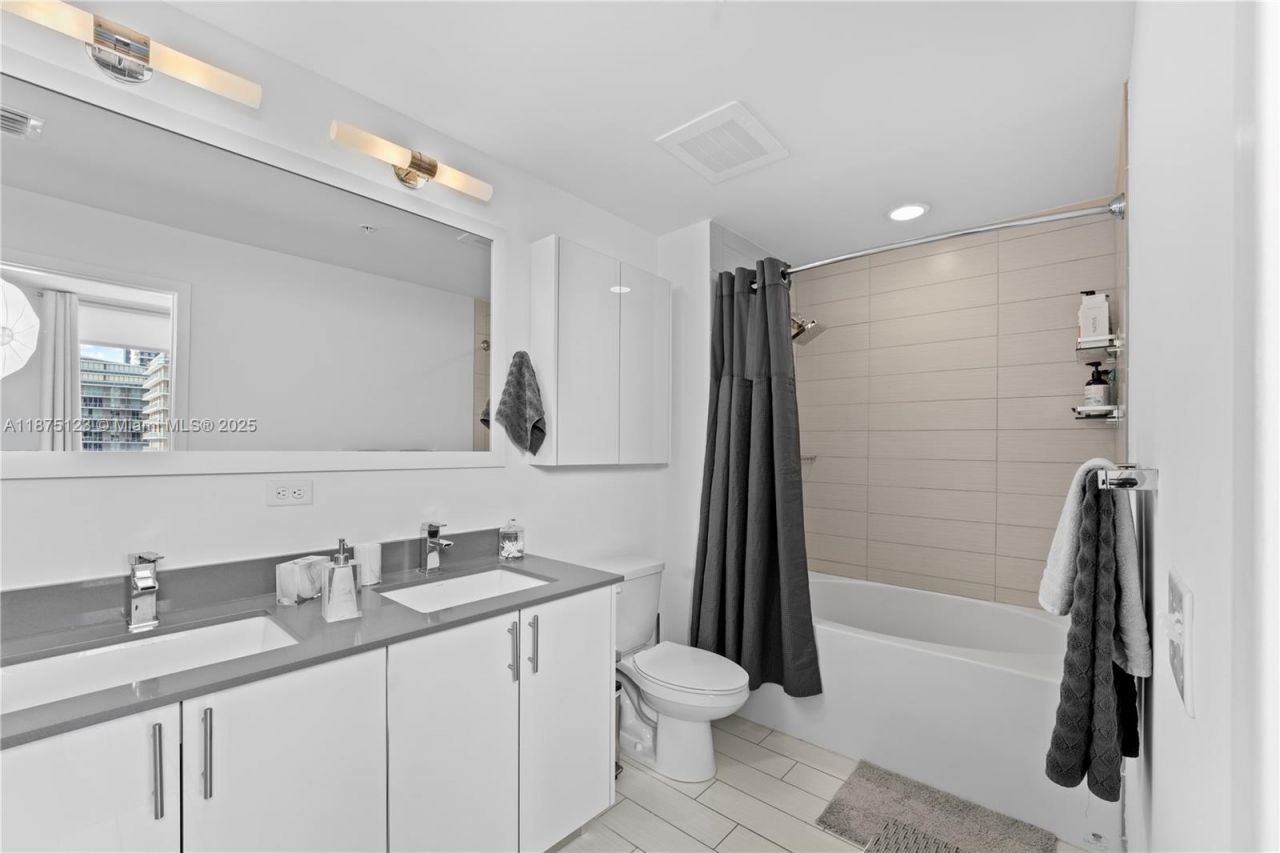 999 SW 1st Ave, Unit 3304, Miami, FL 33130 Photo