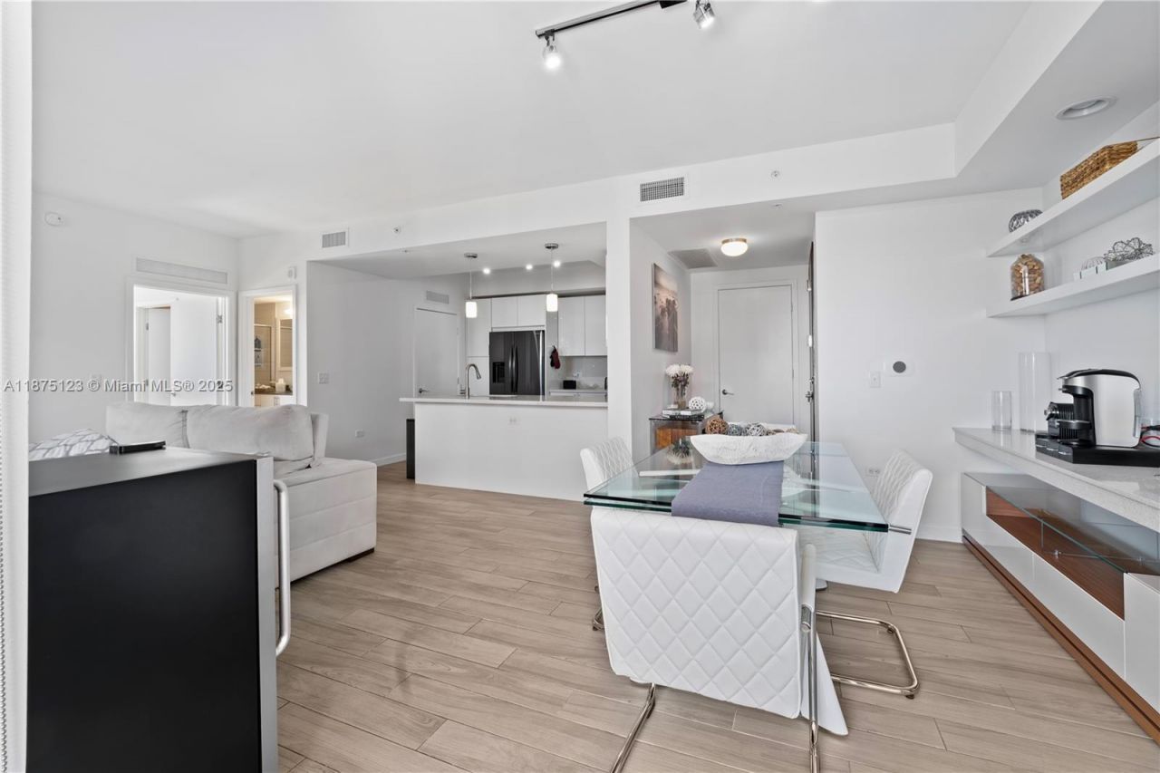 999 SW 1st Ave, Unit 3304, Miami, FL 33130 Photo