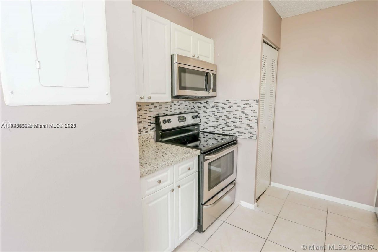 8734 SW 3rd St, Unit 206, Pembroke Pines, FL 33025 Photo