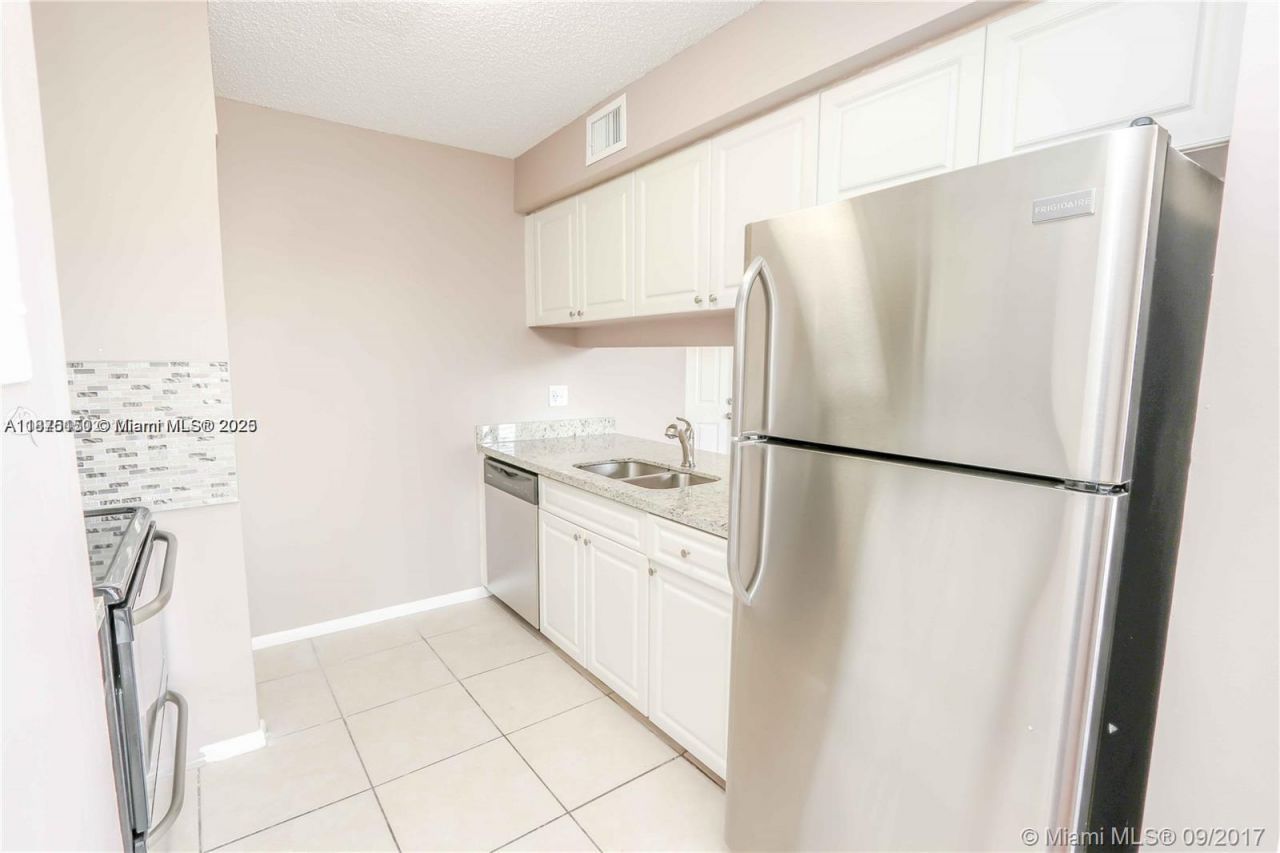 8734 SW 3rd St, Unit 206, Pembroke Pines, FL 33025 Photo