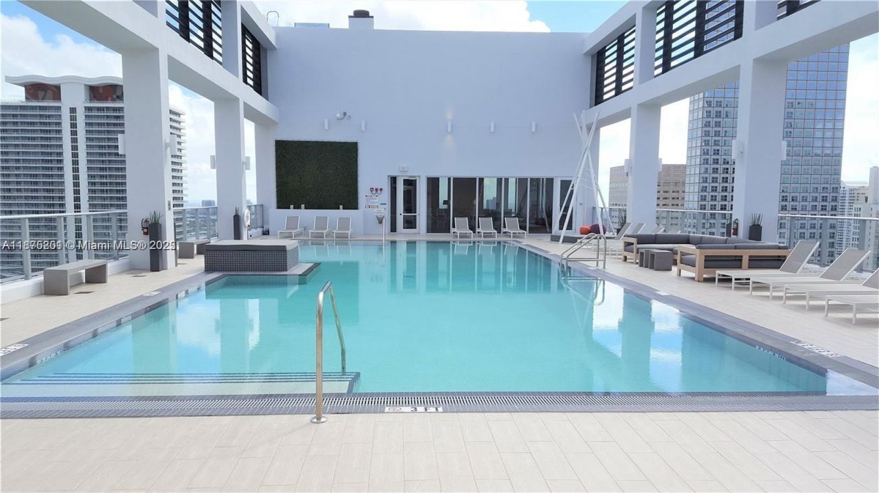 151 SE 1st St, Unit 2807, Miami, FL 33131 Photo