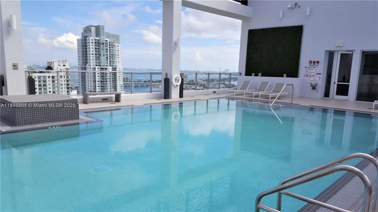 151 SE 1st St, Unit 2807, Miami, FL 33131 Photo