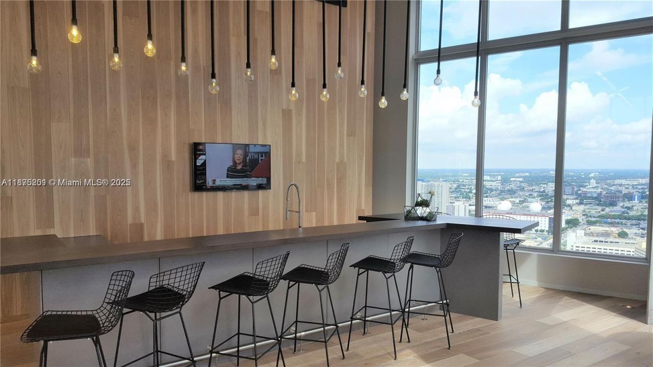 151 SE 1st St, Unit 2807, Miami, FL 33131 Photo
