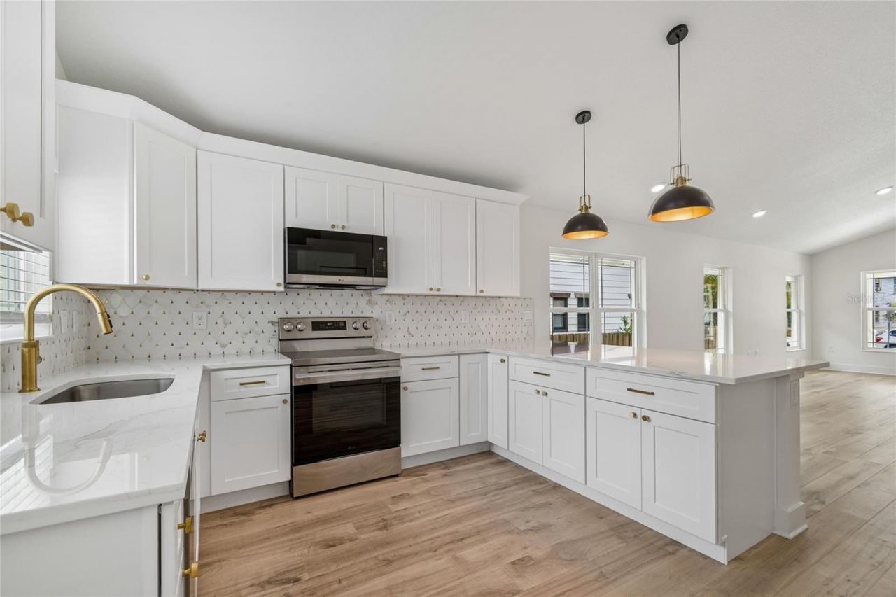 2301 Highland Street S, Saint Petersburg, FL 33705 Photo