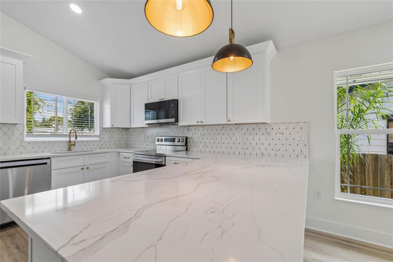 2301 Highland Street S, Saint Petersburg, FL 33705 Photo