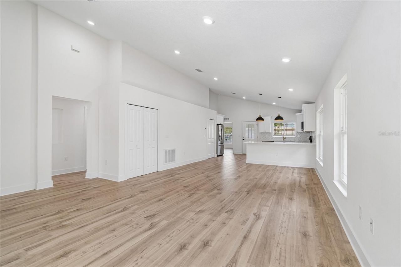 2301 Highland Street S, Saint Petersburg, FL 33705 Photo
