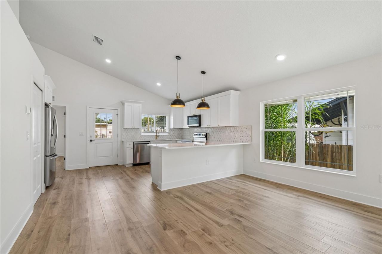 2301 Highland Street S, Saint Petersburg, FL 33705 Photo