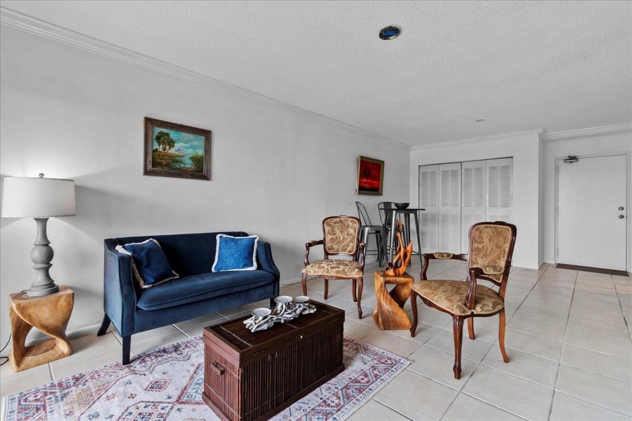 505 Spencer Drive, Unit 208, West Palm Beach, FL 33409 Photo