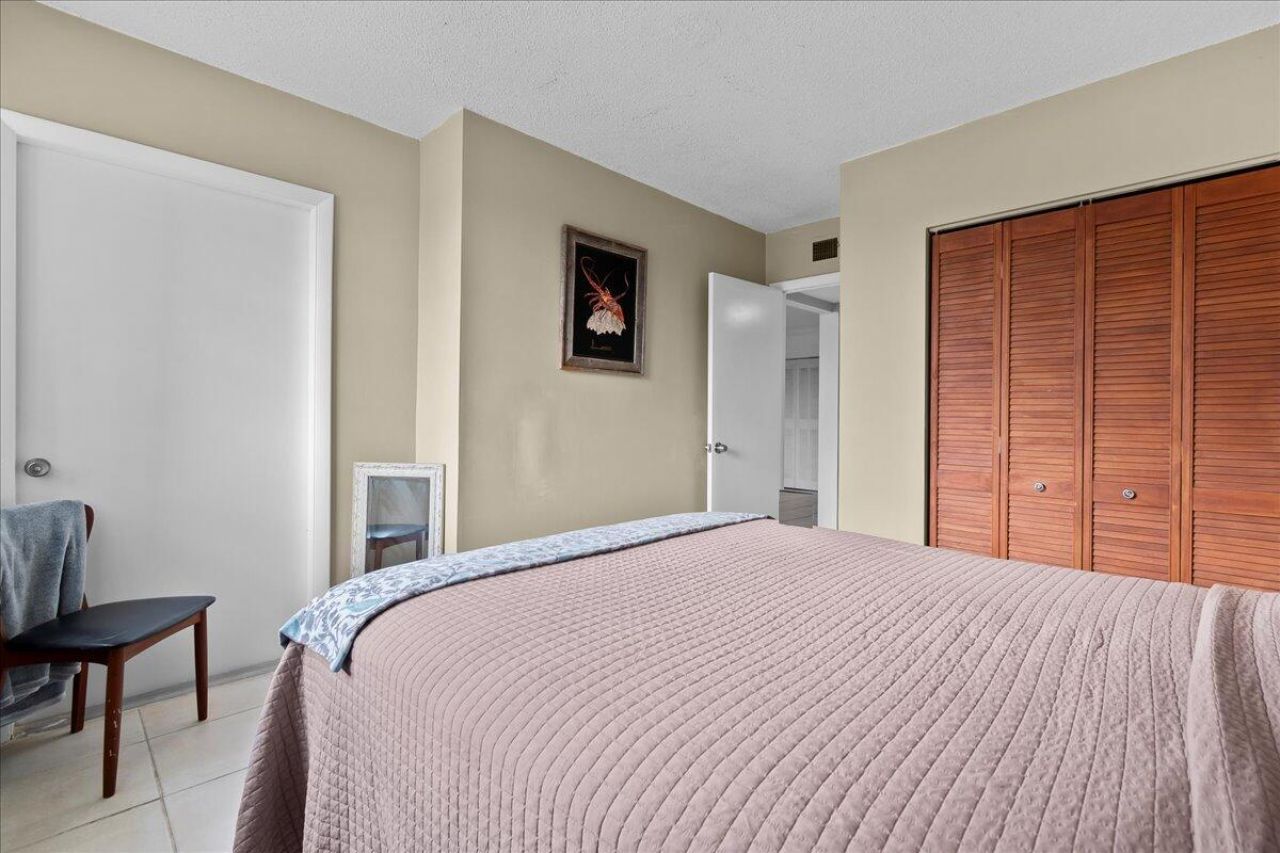 505 Spencer Drive, Unit 208, West Palm Beach, FL 33409 Photo