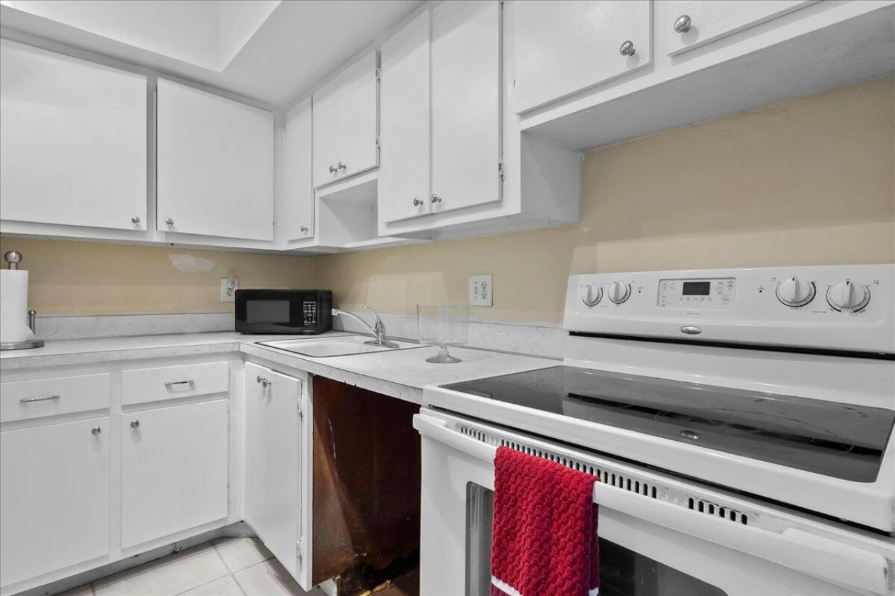 505 Spencer Drive, Unit 208, West Palm Beach, FL 33409 Photo