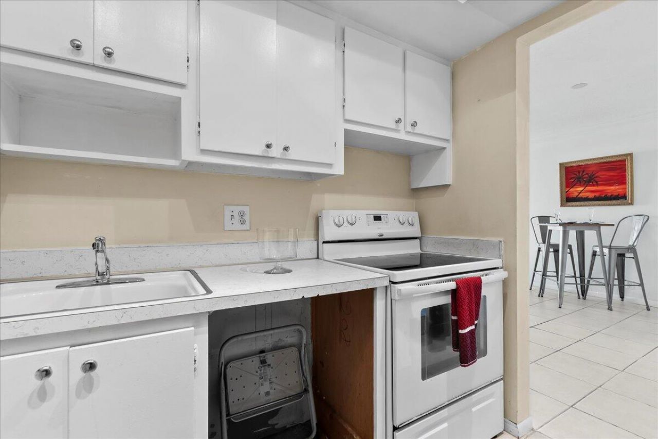 505 Spencer Drive, Unit 208, West Palm Beach, FL 33409 Photo