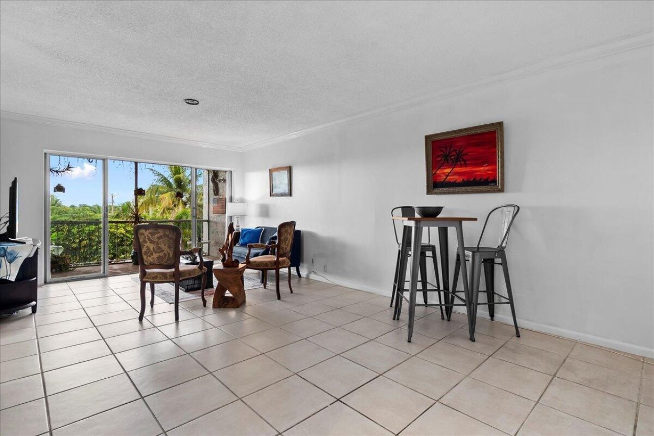 505 Spencer Drive, Unit 208, West Palm Beach, FL 33409 Photo