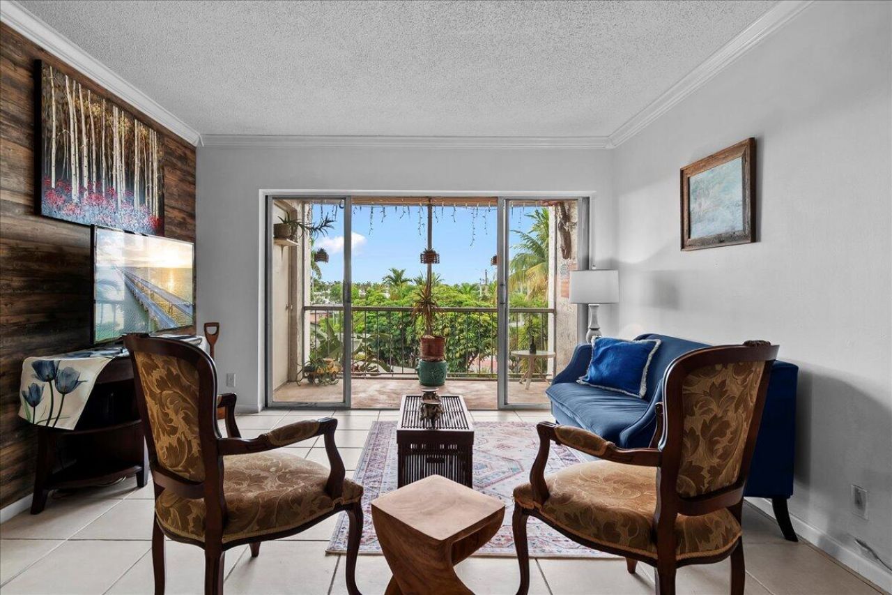 505 Spencer Drive, Unit 208, West Palm Beach, FL 33409 Photo