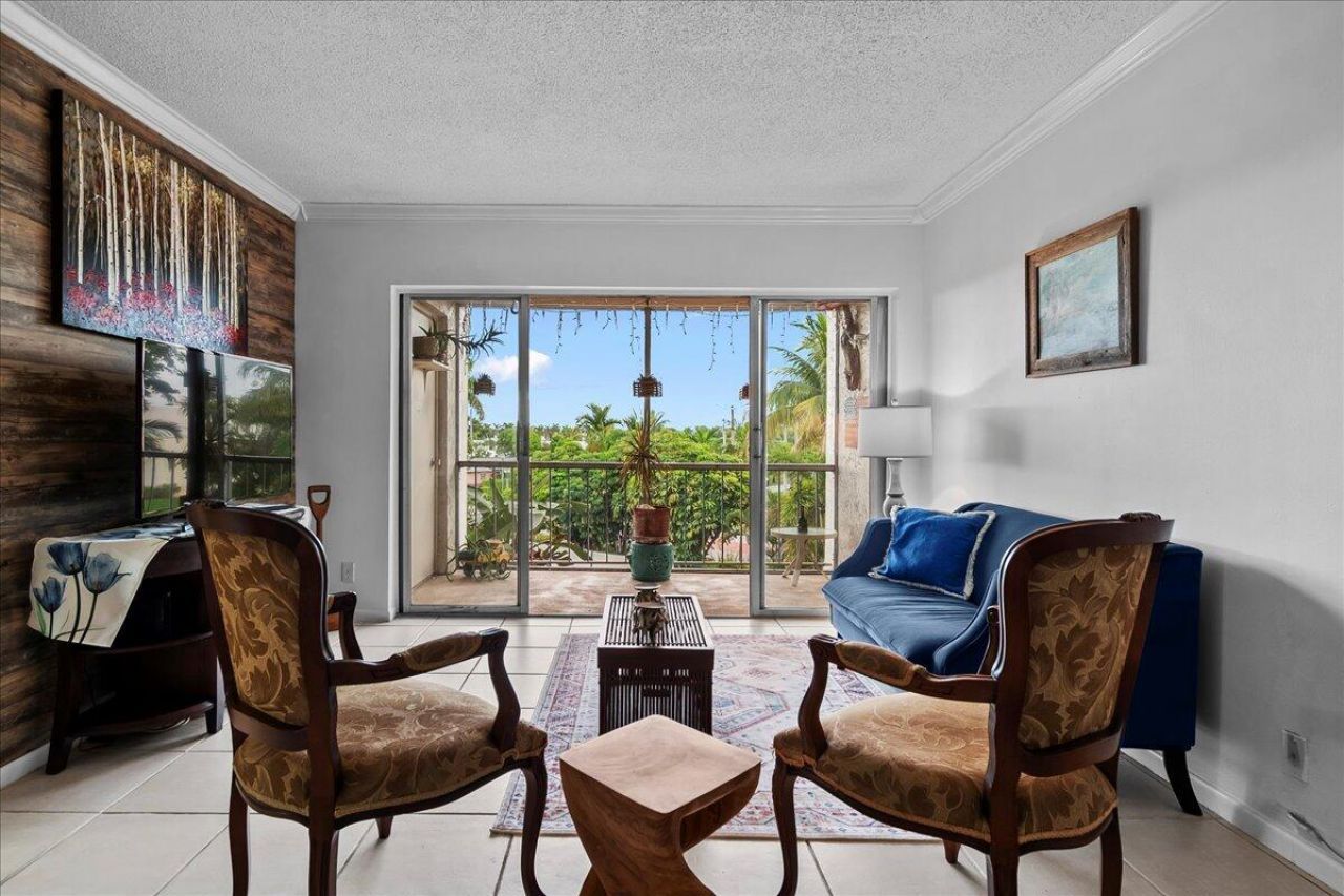 505 Spencer Drive, Unit 208, West Palm Beach, FL 33409 Photo