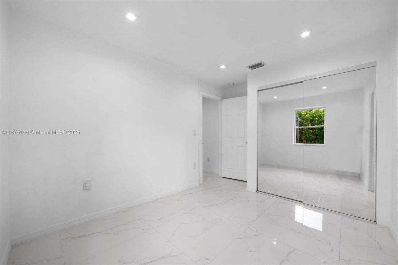 524 NW 10th, Hallandale Beach, FL 33009 Photo