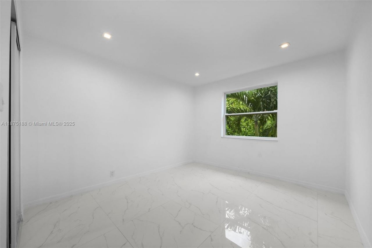 524 NW 10th, Hallandale Beach, FL 33009 Photo