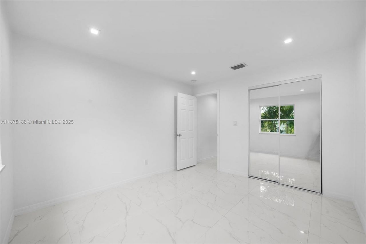 524 NW 10th, Hallandale Beach, FL 33009 Photo