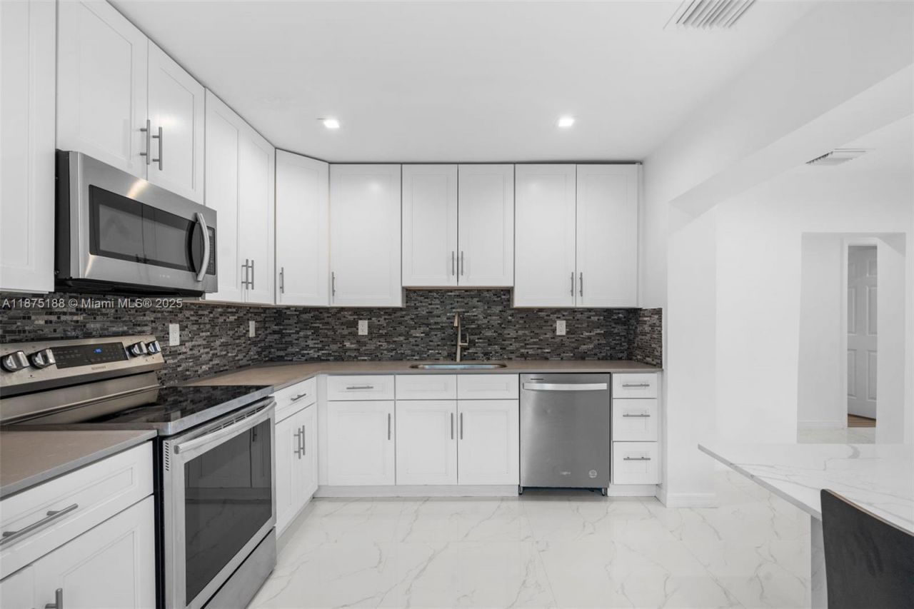 524 NW 10th, Hallandale Beach, FL 33009 Photo