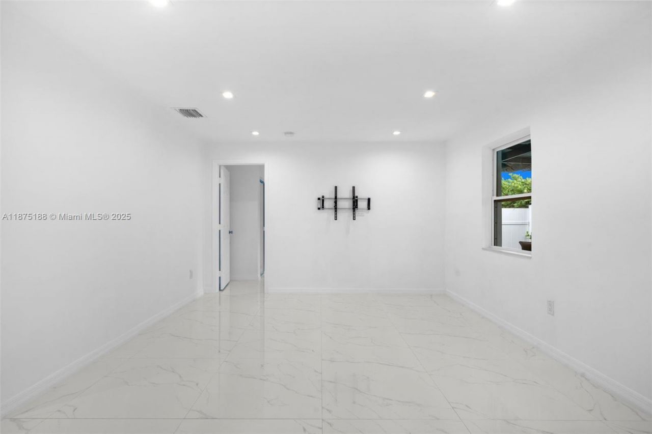 524 NW 10th, Hallandale Beach, FL 33009 Photo