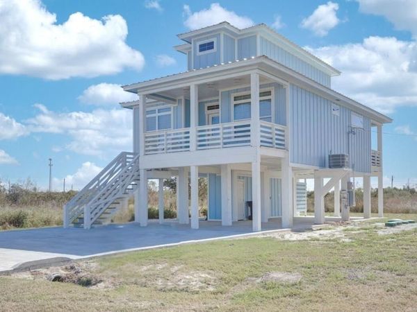 357 W Live Oak, Rockport, TX 78382