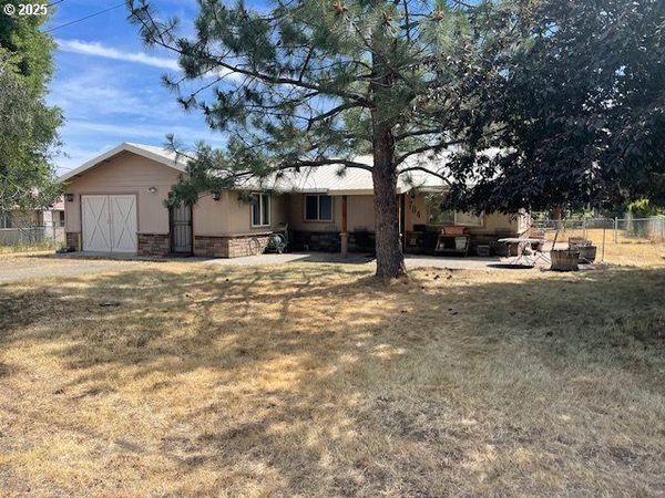 704 N RUSSELL St. ST, Joseph, OR 97846