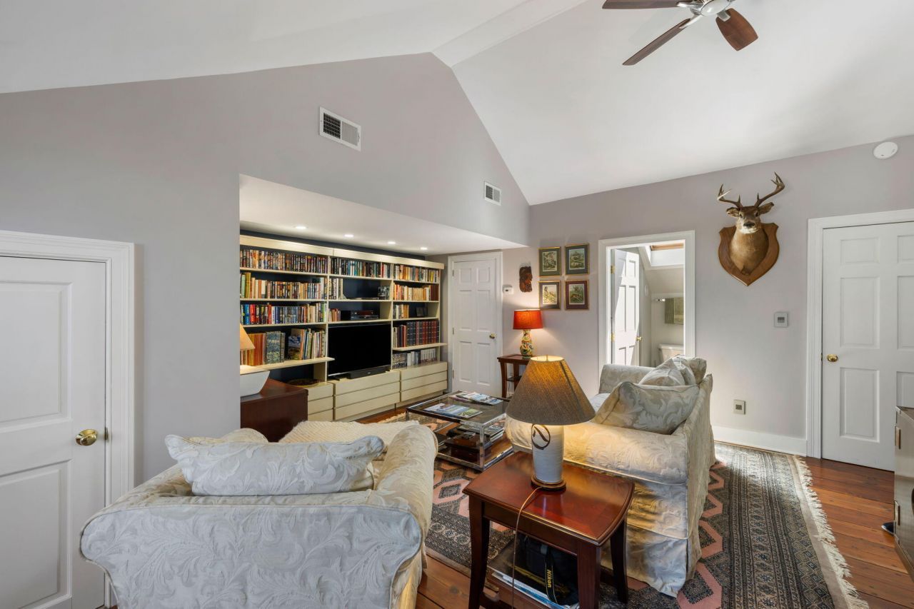 15 N Adgers Wharf Photo 20