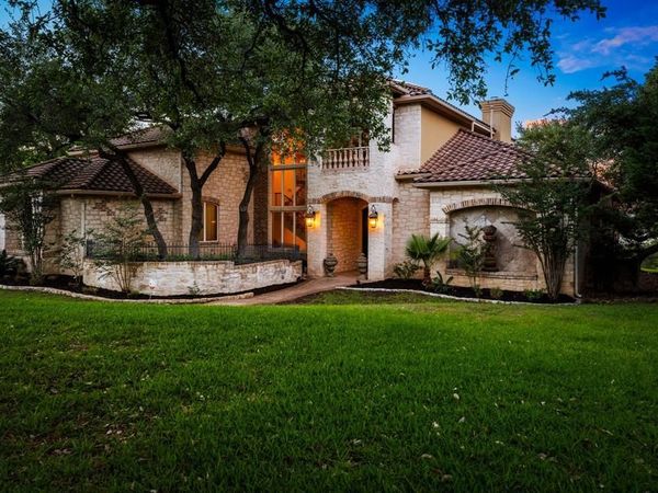 401 Brooks Hollow RD, Lakeway, TX 78734