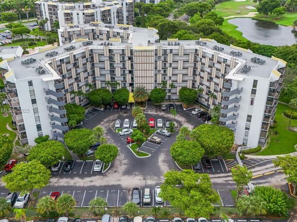 20400 W Country Club Dr, Unit 416, Aventura, FL 33180