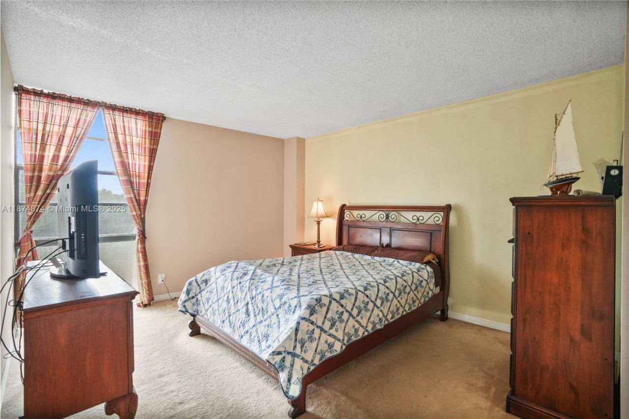 20400 W Country Club Dr, Unit 416, Aventura, FL 33180 Photo