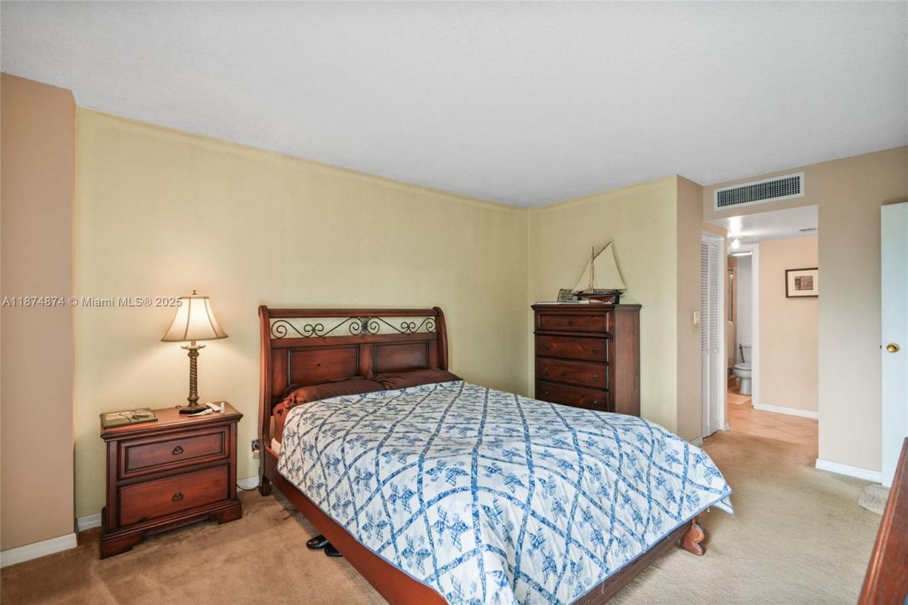 20400 W Country Club Dr, Unit 416, Aventura, FL 33180 Photo