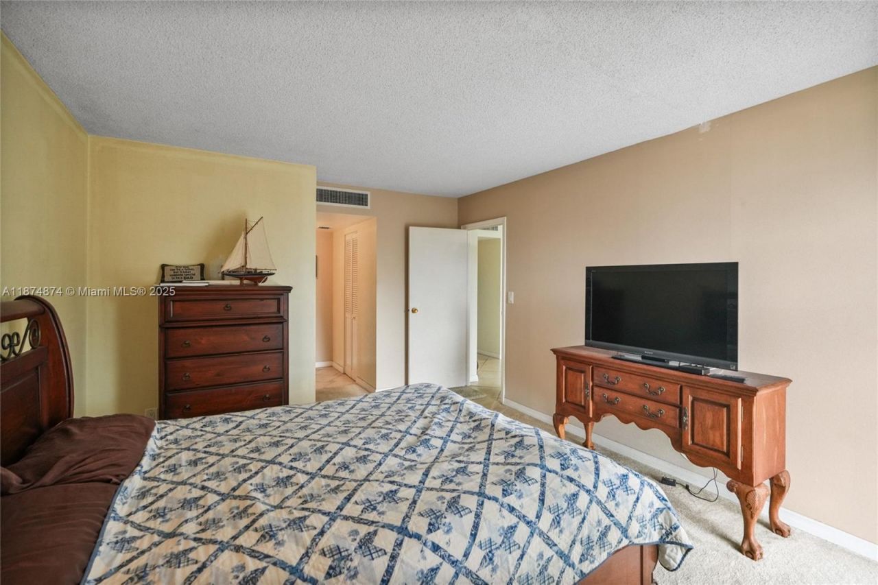 20400 W Country Club Dr, Unit 416, Aventura, FL 33180 Photo