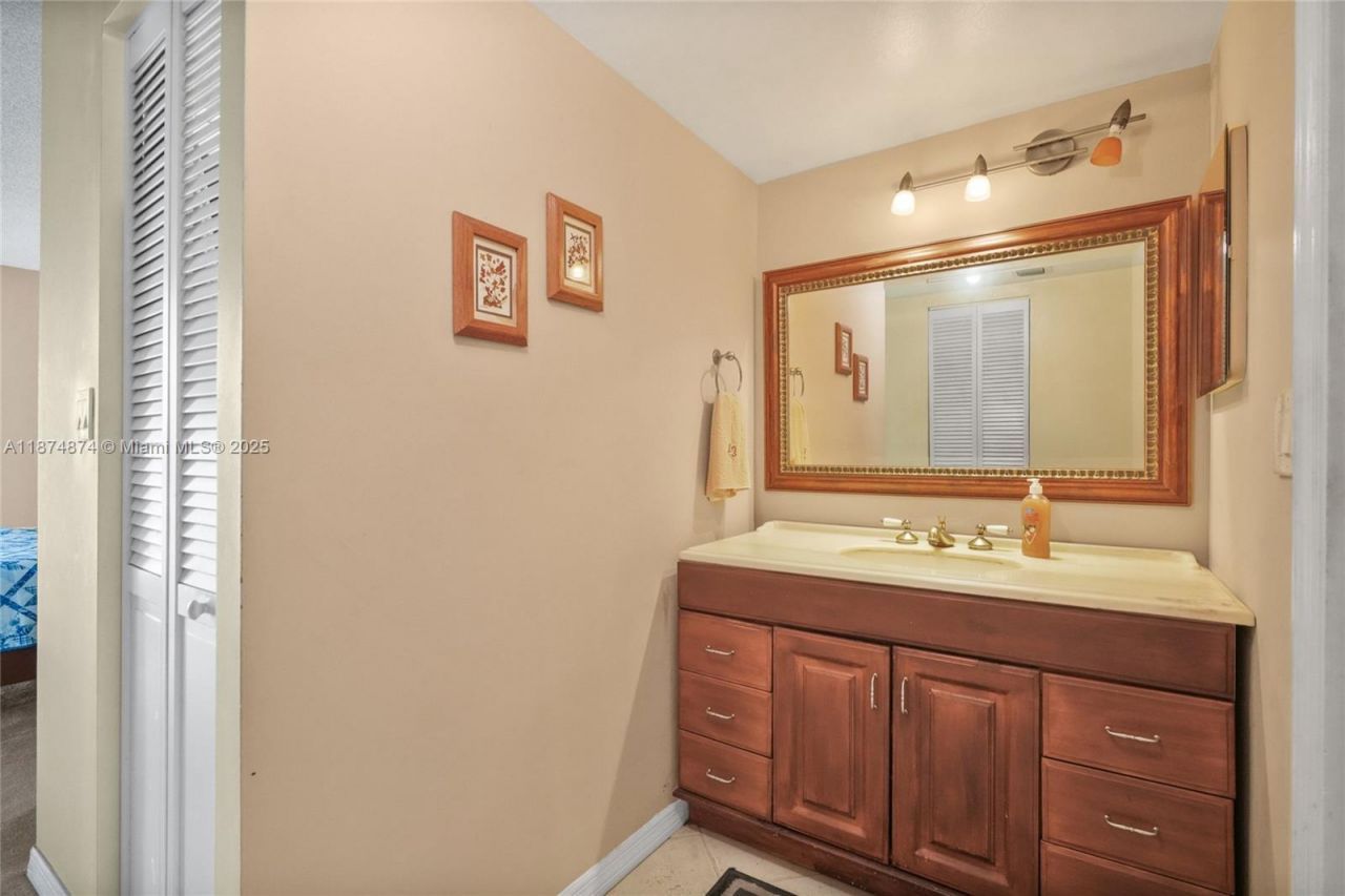 20400 W Country Club Dr, Unit 416, Aventura, FL 33180 Photo