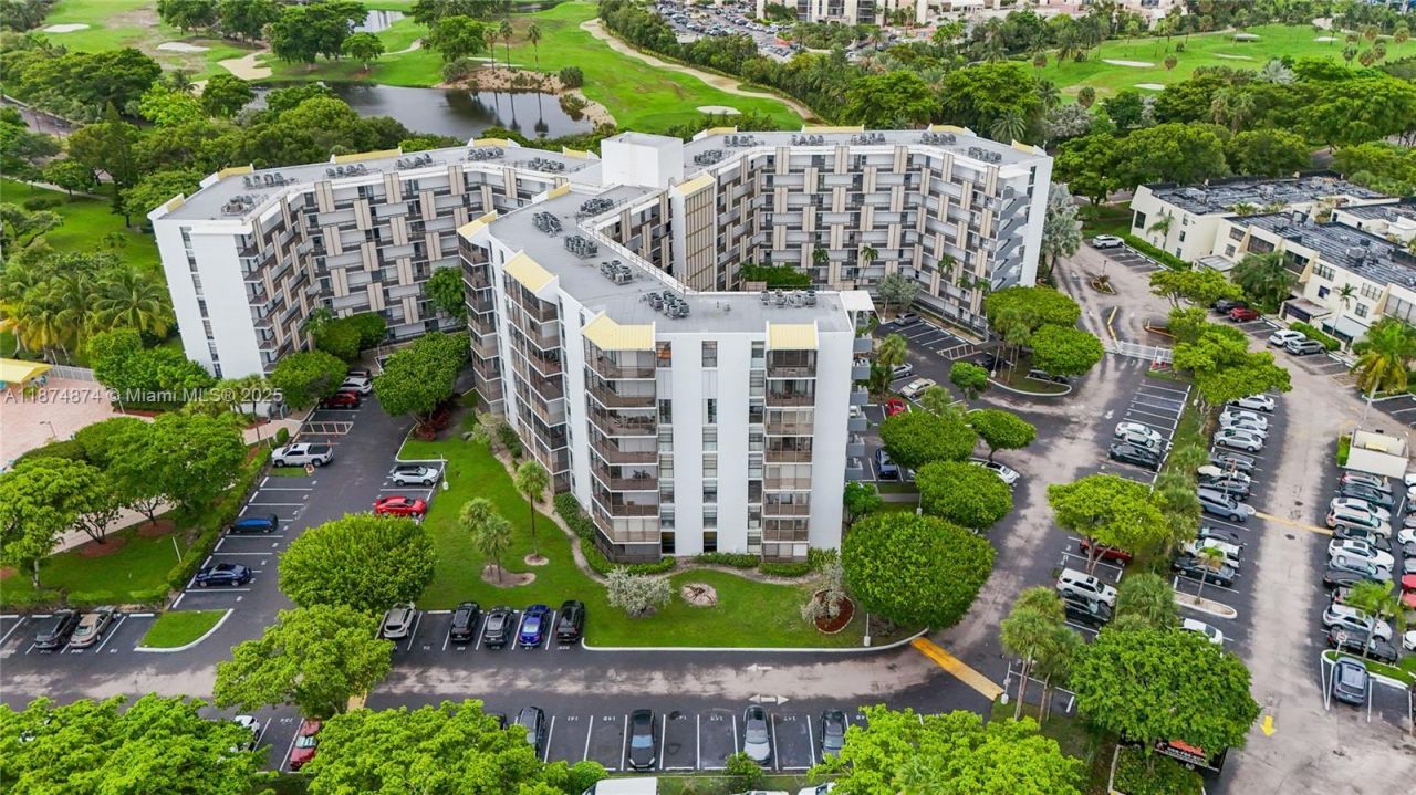 20400 W Country Club Dr, Unit 416, Aventura, FL 33180 Photo