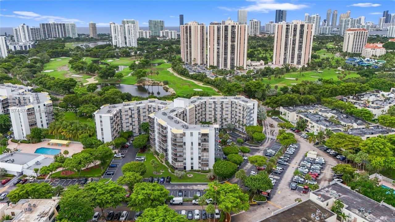 20400 W Country Club Dr, Unit 416, Aventura, FL 33180 Photo