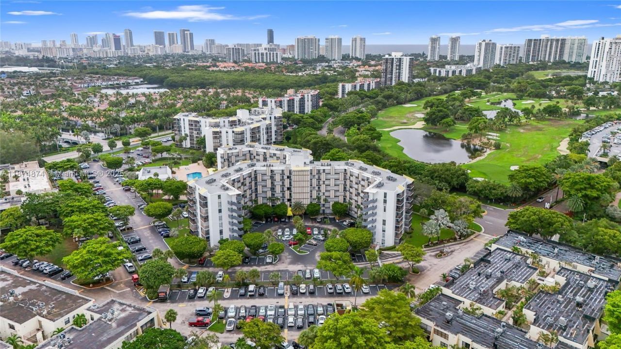 20400 W Country Club Dr, Unit 416, Aventura, FL 33180 Photo