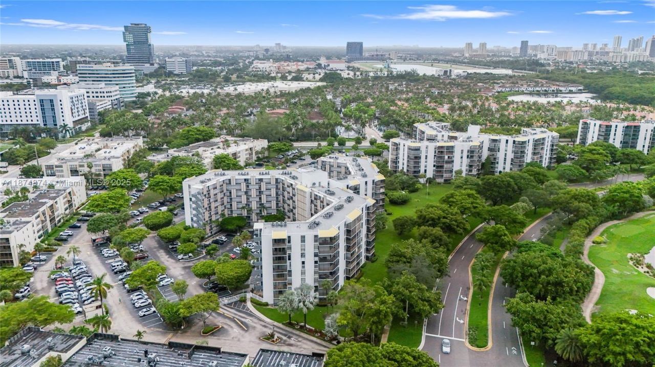 20400 W Country Club Dr, Unit 416, Aventura, FL 33180 Photo