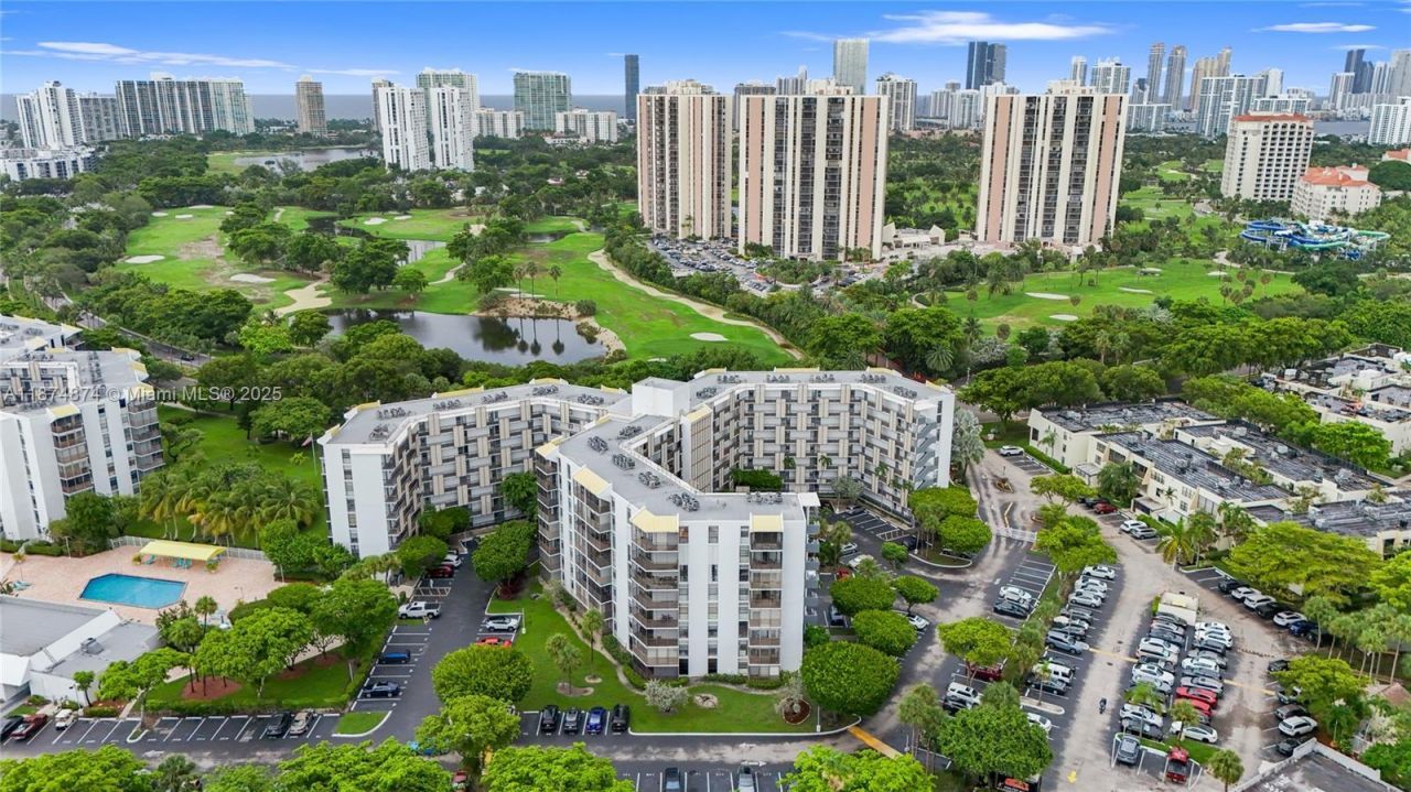 20400 W Country Club Dr, Unit 416, Aventura, FL 33180 Photo