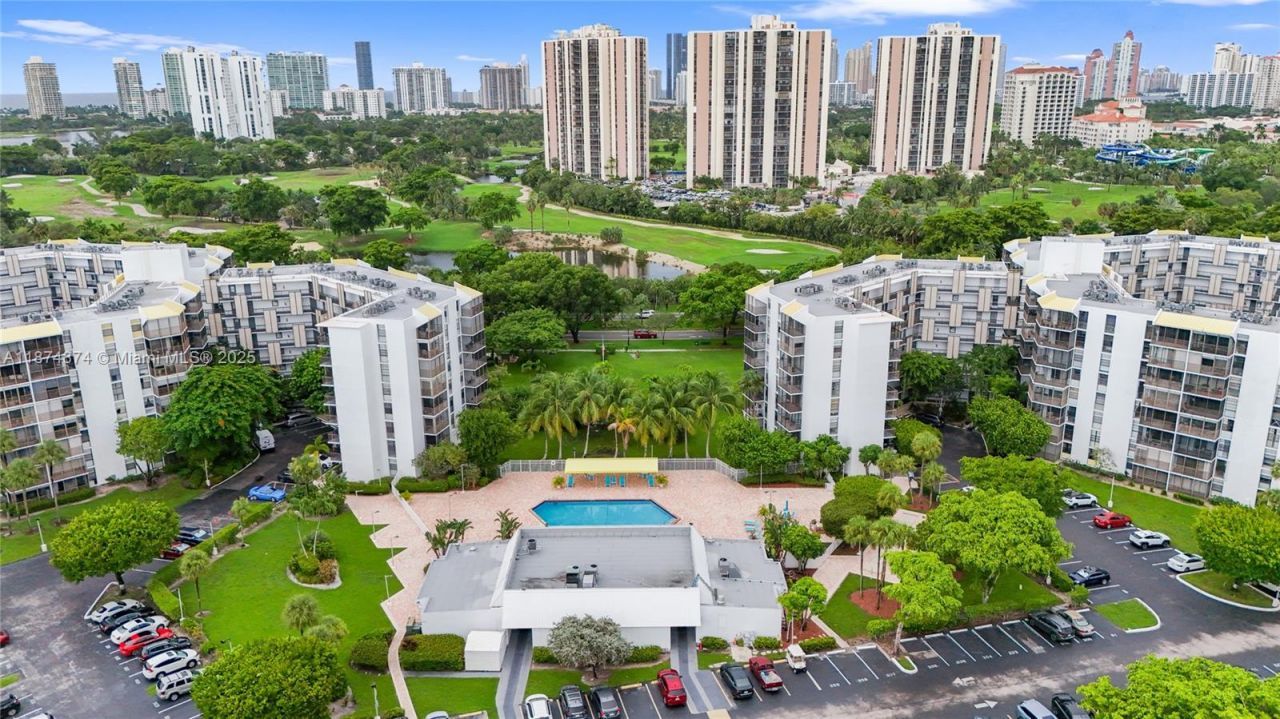 20400 W Country Club Dr, Unit 416, Aventura, FL 33180 Photo