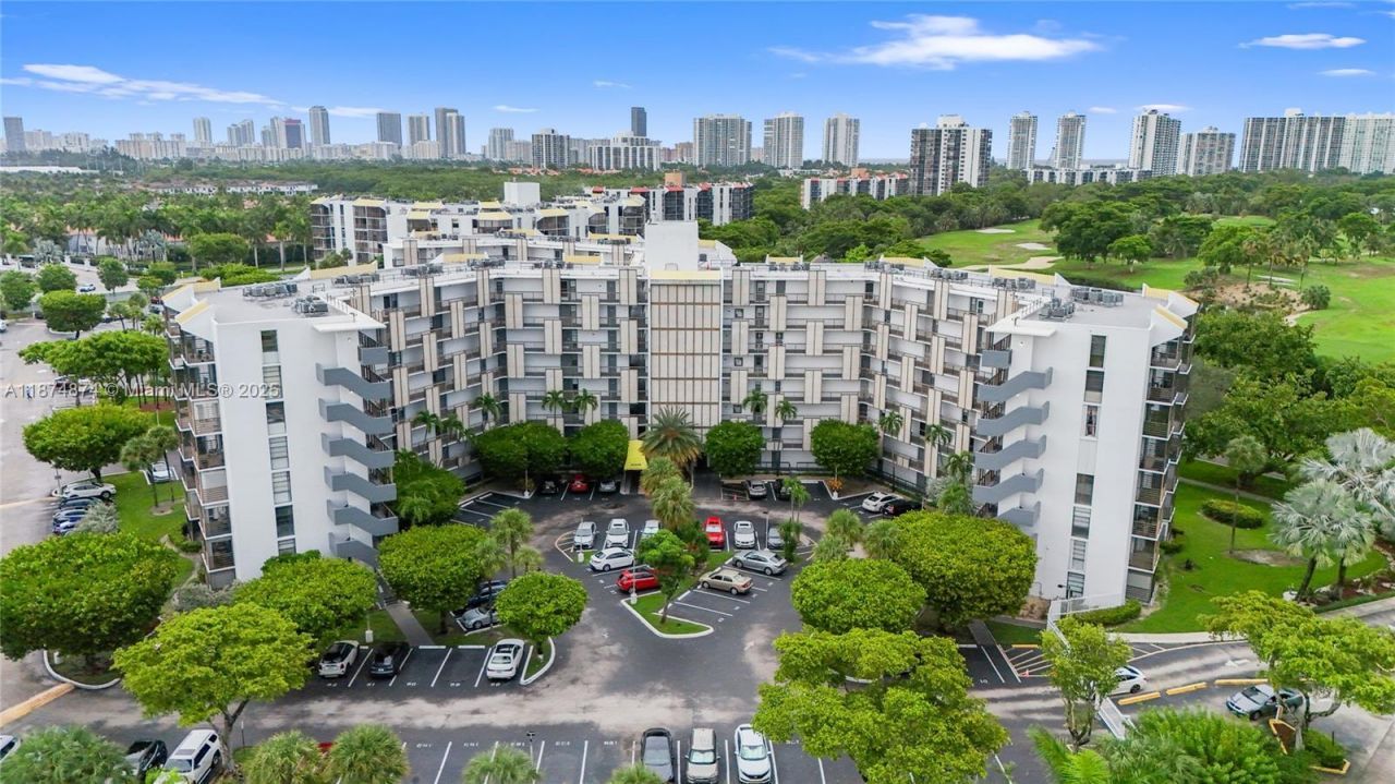 20400 W Country Club Dr, Unit 416, Aventura, FL 33180 Photo