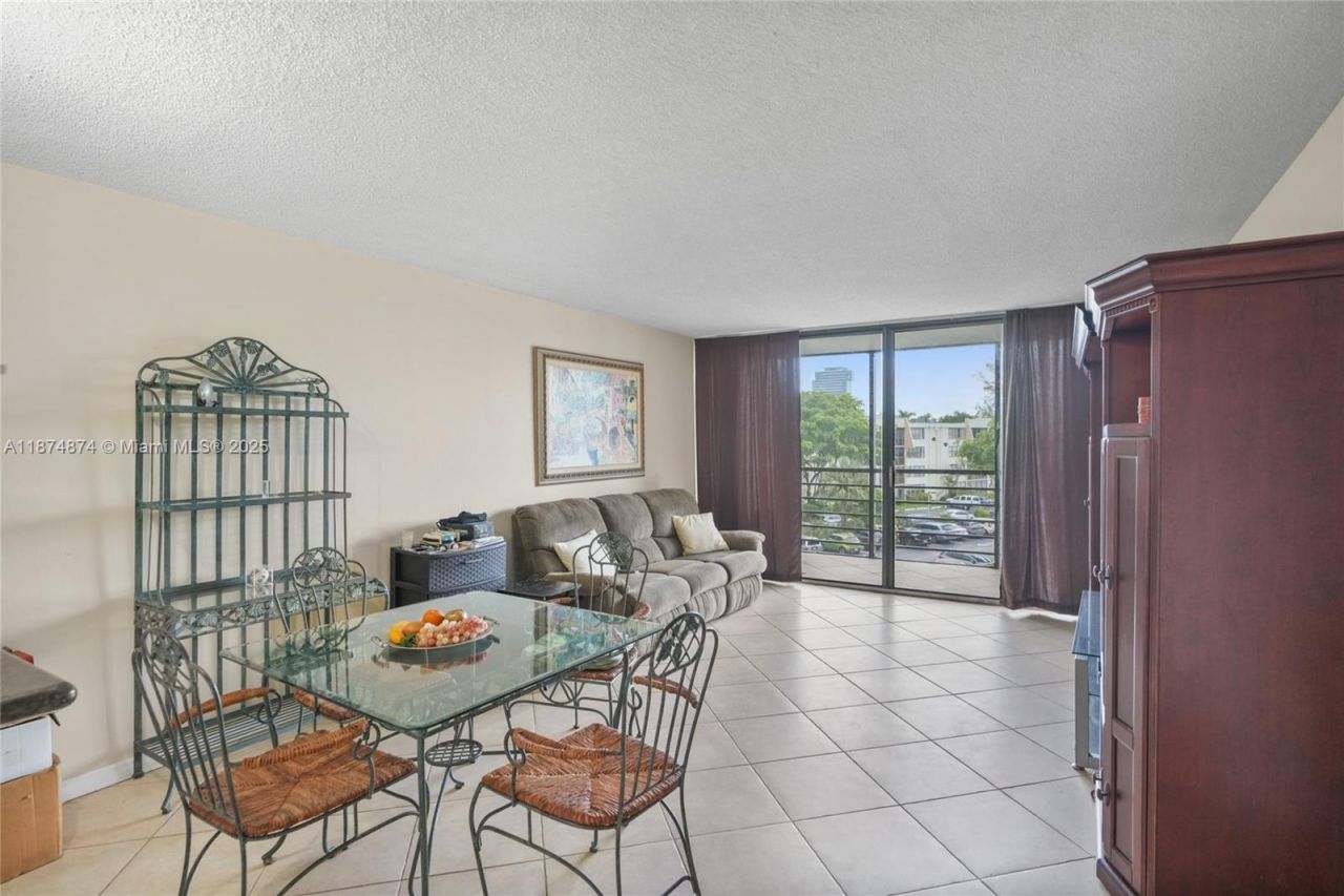 20400 W Country Club Dr, Unit 416, Aventura, FL 33180 Photo